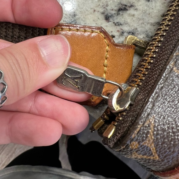 Louis Vuitton Monogram Canvas Pochette Bosphore Messenger Bag - Picture 5 of 6